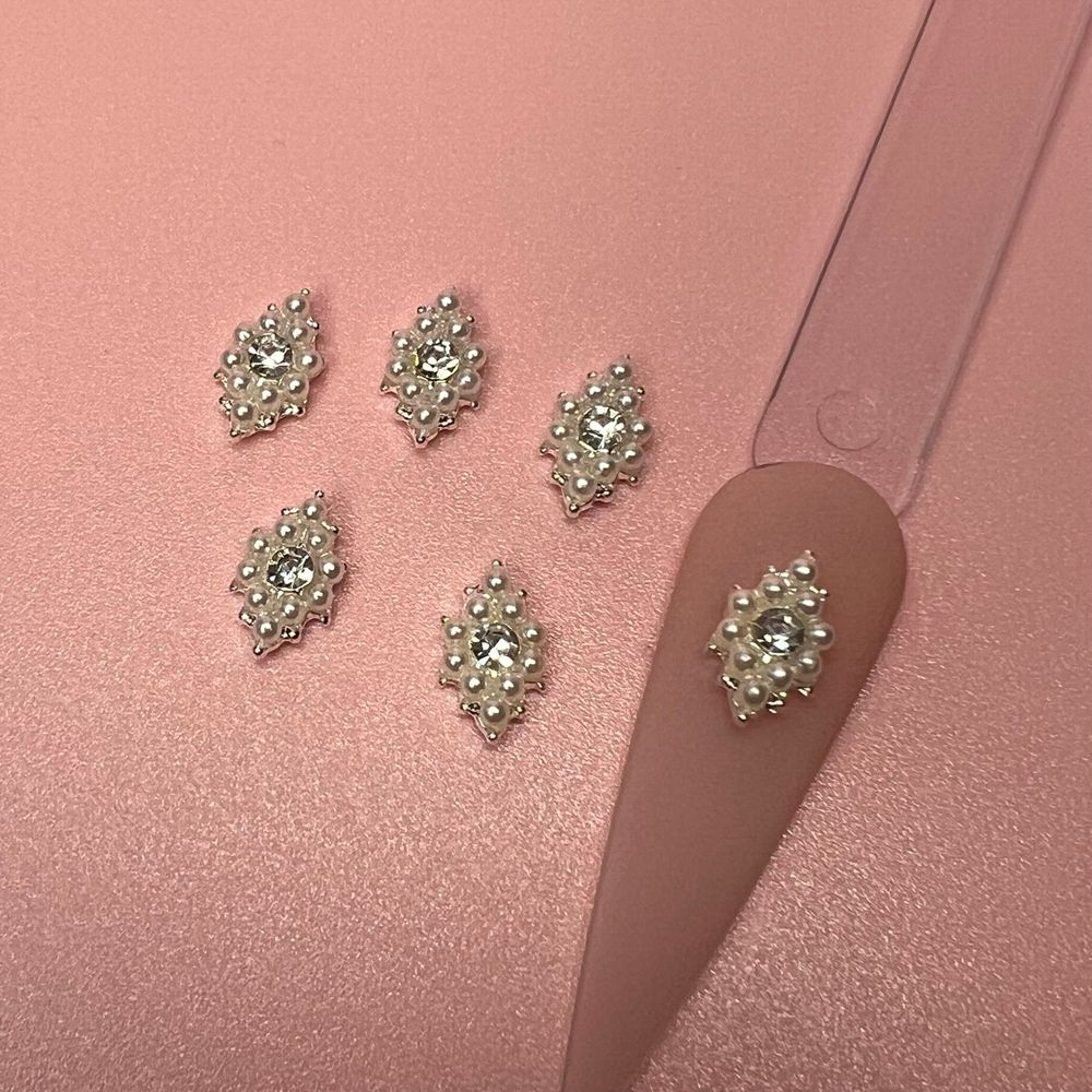 pearls engraved rhombus nail charms - 3
